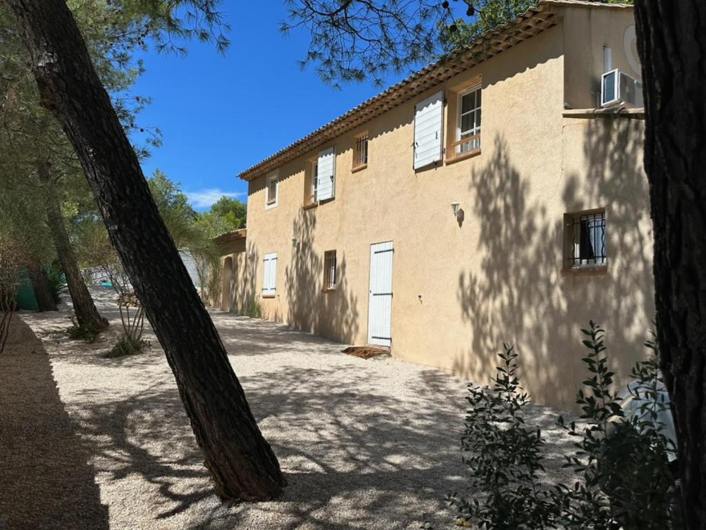 Villa Au Pied De La Sainte Victoire Puyloubier Luaran gambar